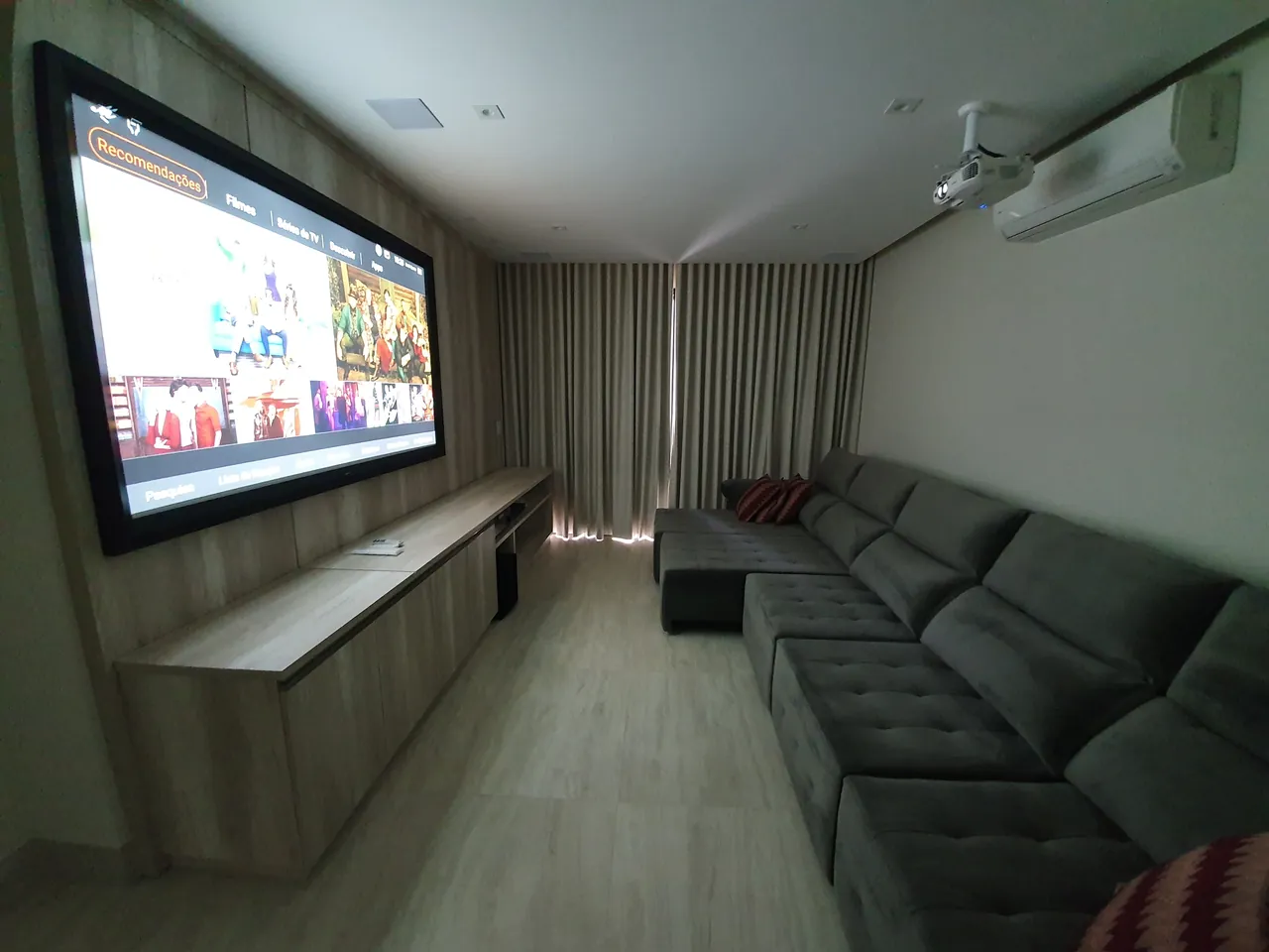 Home theater integrado ao living